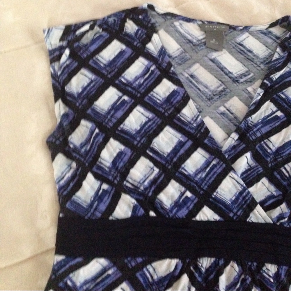Ann Taylor stretchy v-neck top